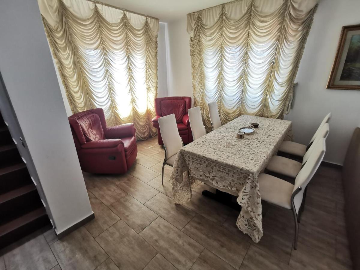 Vila Deal Săcele Eksteriør bilde
